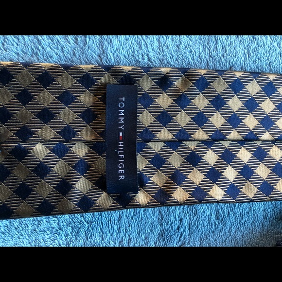 Tommy Hilfiger neck tie, imported silk - Picture 2 of 2